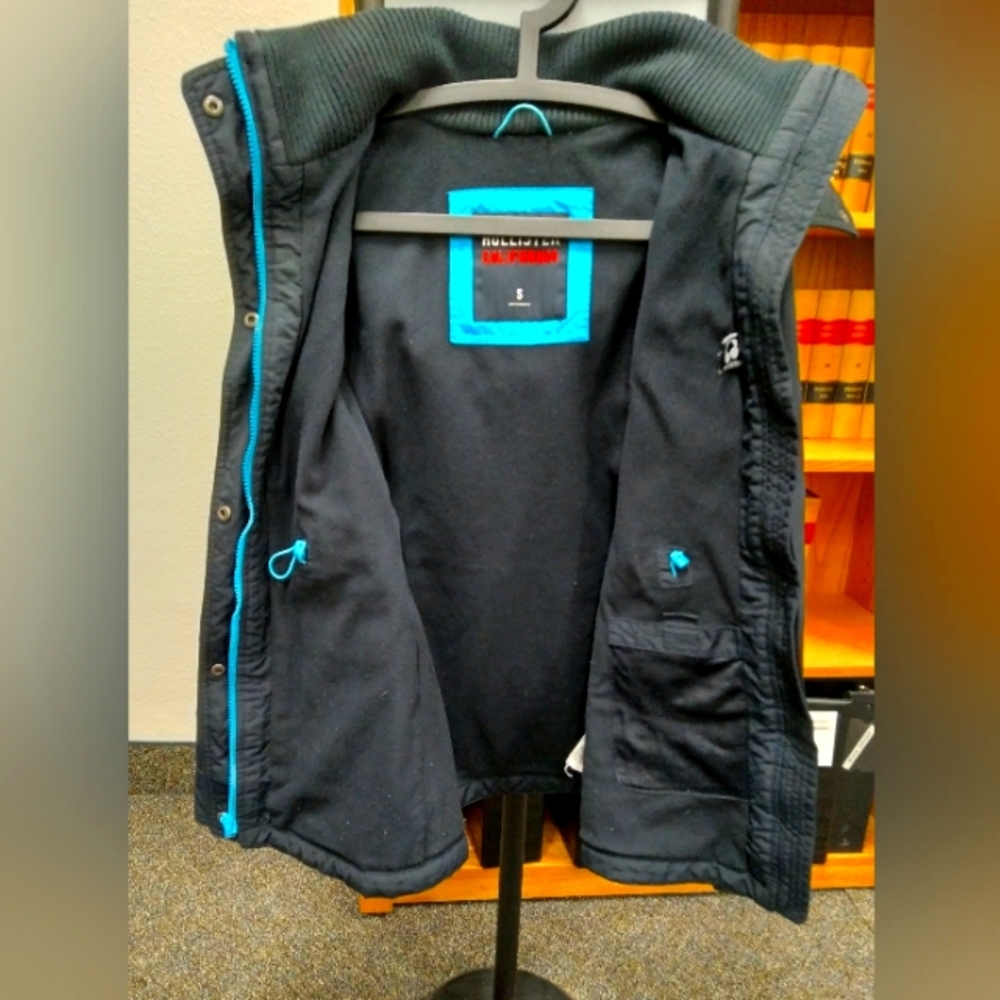 Hollister jacket - Picture 4 of 7